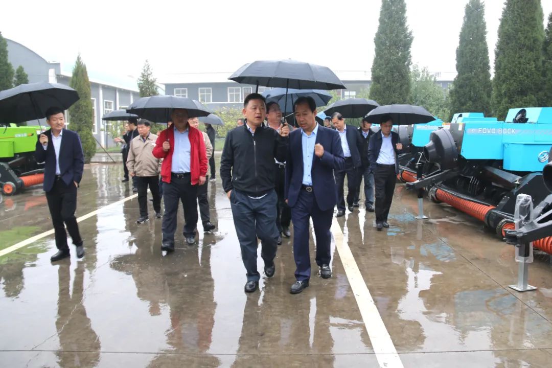 一拖党委副书记蔡济波一行莅临花溪科技调研